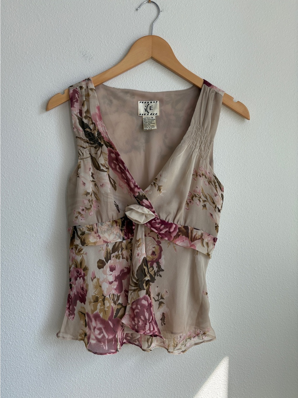 ICE Women 100% Silk Floral Sleeveless Blouse V-Neck Rosette Tan Mauve Size M